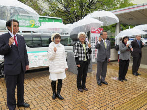 ５人の県議団で、初のごあいさつ