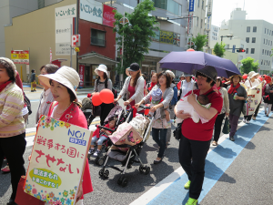 女性のレッドアクションに700人_3