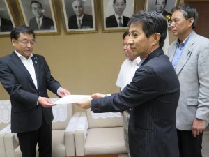 政務活動費不正使用の詳細把握を議長に要請