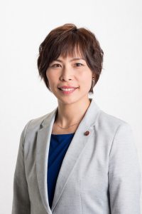 秋山もえ県議、知事提出議案に反対討論