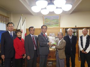 昨年の台風１９号被災農家　「営農継続でき感謝」県知事に再建を報告