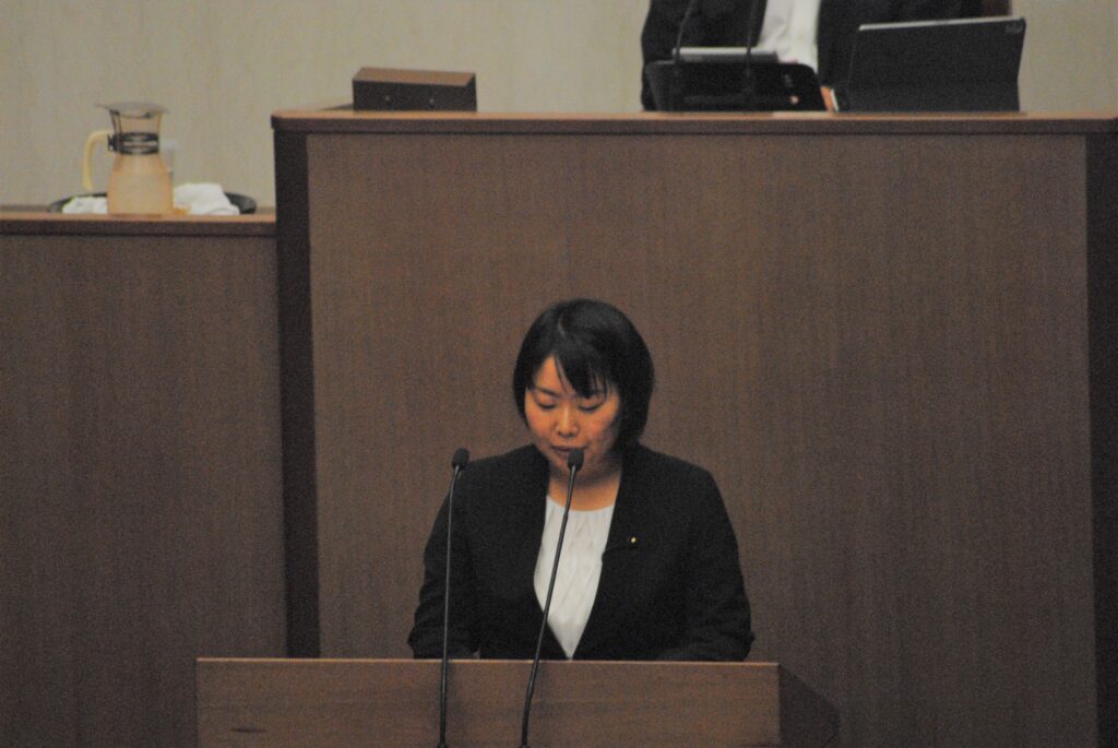 山﨑県議、初の本会議討論「キックボードの規制緩和認められない」