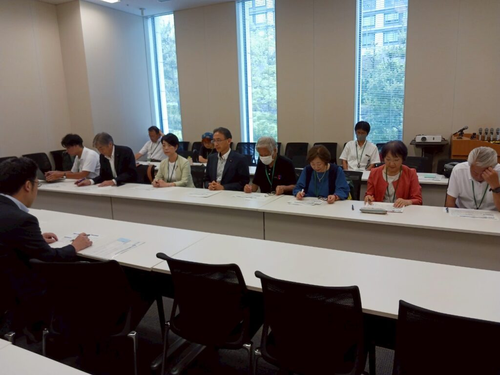 原因究明なきT4飛行再開に抗議