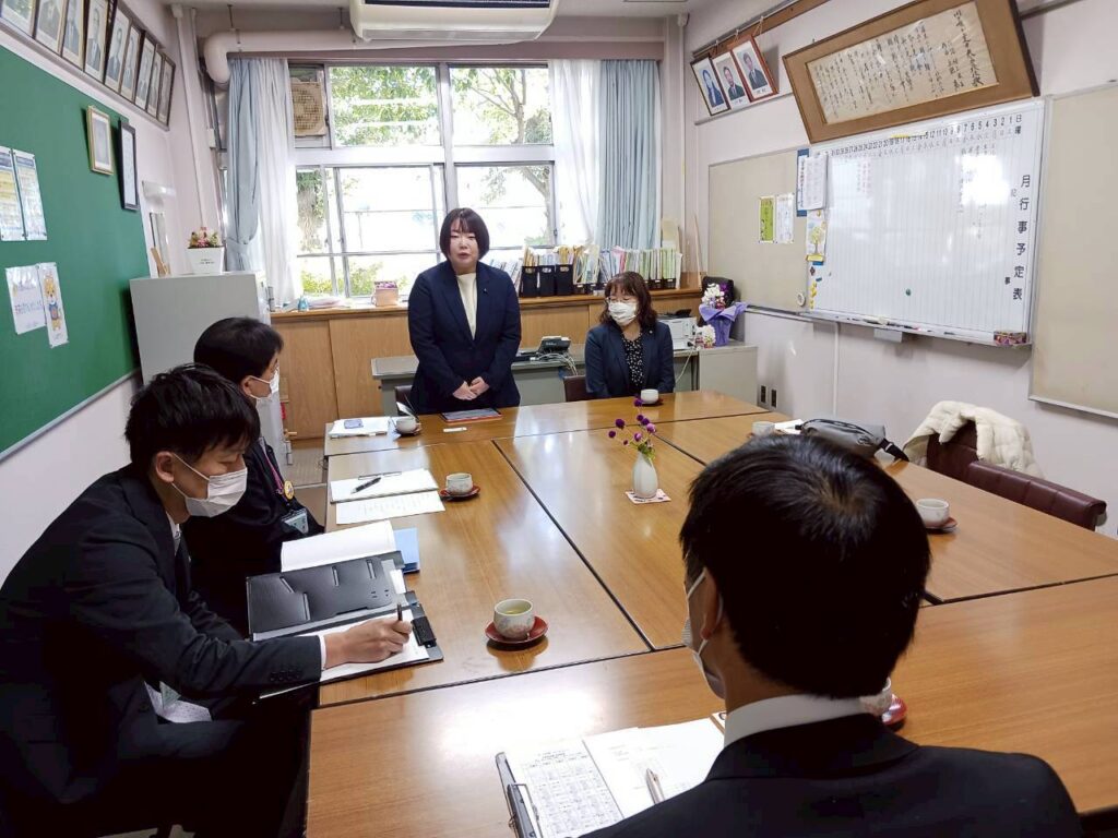 川口市内小中学校の日本語教育視察