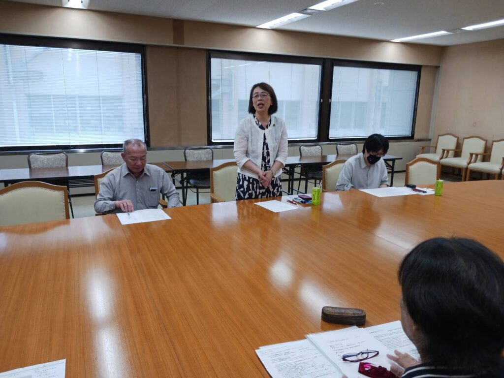 中学校入学だけで14・15万円もかかる！ー義務教育は無償に